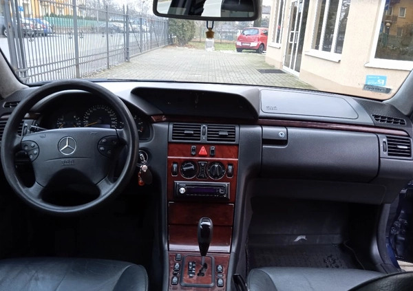 Mercedes-Benz Klasa E cena 45510 przebieg: 272850, rok produkcji 2002 z Otwock małe 191